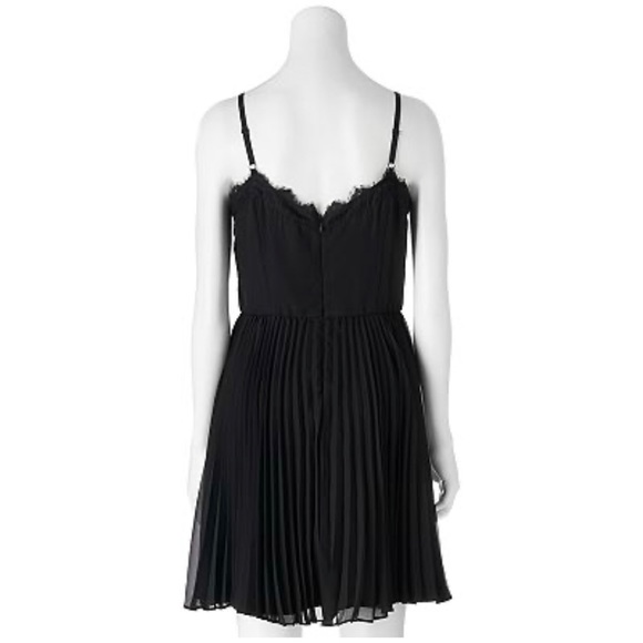 Juniors' Lily Rose Pleated Sweetheart Lace Dress SZ Small NWT - Picture 2 of 13